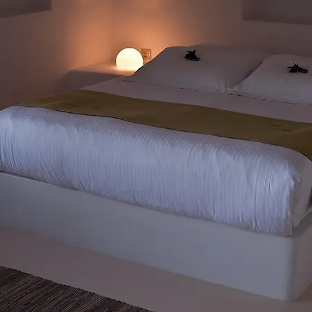 Stefani Suites Apart Otel Fira (Santorini)