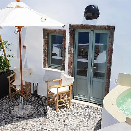Stefani Suites 2* Fira (Santorini)