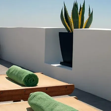 Stefani Suites 2* Fira (Santorini)